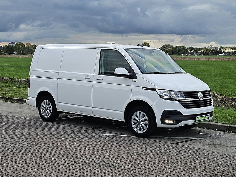 Volkswagen Transporter 2.0 TDI T6.1 L1H1 Euro6 NAP! - Mali kombi: slika Volkswagen Transporter 2.0 TDI T6.1 L1H1 Euro6 NAP! - Mali kombi Volkswagen Transporter 2.0 TDI T6.1 L1H1 Euro6 NAP! - Mali kombi: slika Volkswagen Transporter 2.0 TDI T6.1 L1H1 Euro6 NAP! - Mali kombi