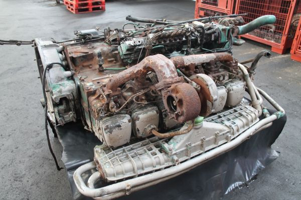 Volvo THD102KA - Motor: slika Volvo THD102KA - Motor Volvo THD102KA - Motor: slika Volvo THD102KA - Motor