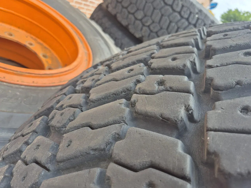 Bridgestone 20.5R25 - Guma: slika Bridgestone 20.5R25 - Guma Bridgestone 20.5R25 - Guma: slika Bridgestone 20.5R25 - Guma
