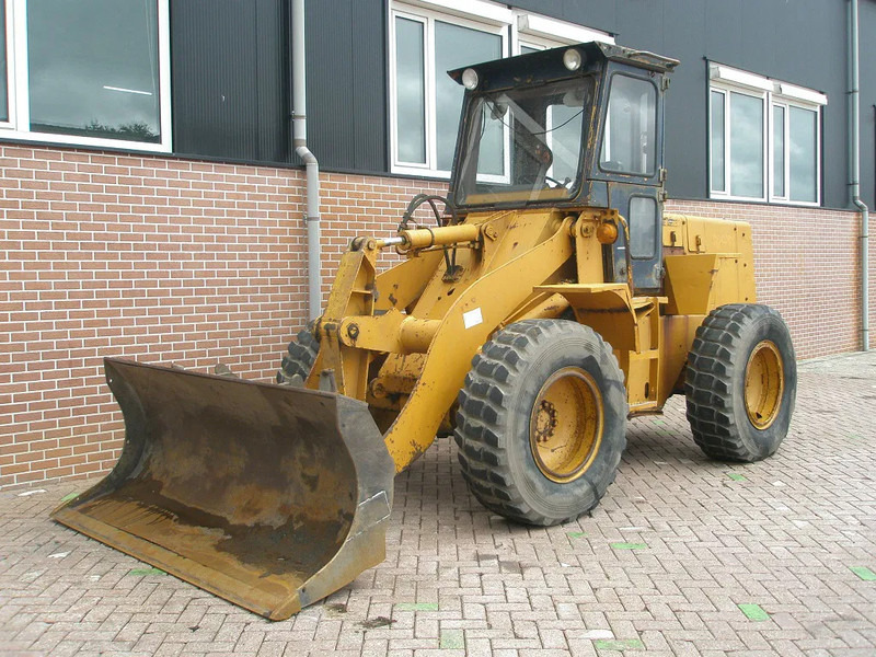 Komatsu W40-2 - Utovarivač na kotačima: slika Komatsu W40-2 - Utovarivač na kotačima Komatsu W40-2 - Utovarivač na kotačima: slika Komatsu W40-2 - Utovarivač na kotačima