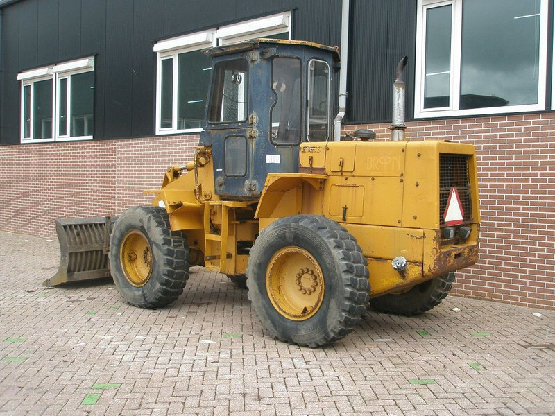 Komatsu W40-2 - Utovarivač na kotačima: slika Komatsu W40-2 - Utovarivač na kotačima Komatsu W40-2 - Utovarivač na kotačima: slika Komatsu W40-2 - Utovarivač na kotačima