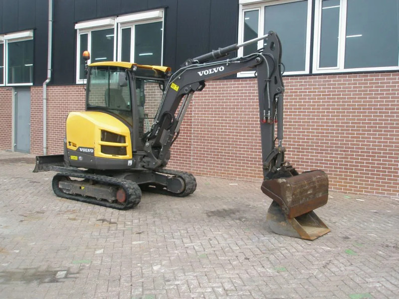 Volvo EC35D - Mini bager: slika Volvo EC35D - Mini bager Volvo EC35D - Mini bager: slika Volvo EC35D - Mini bager