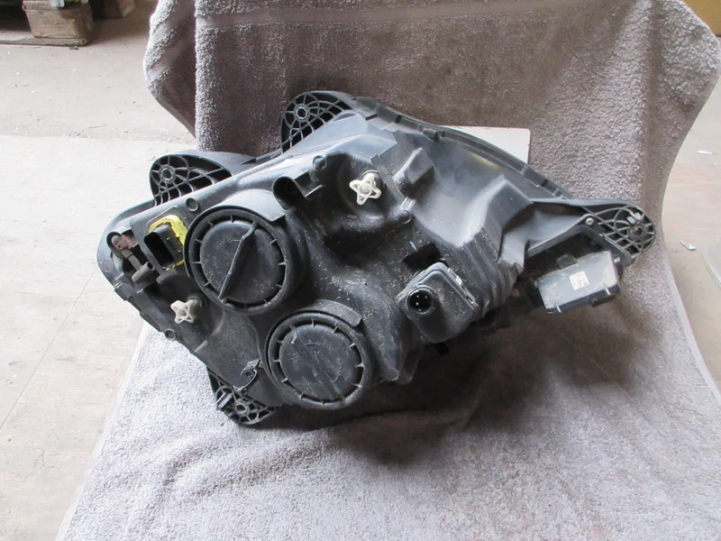 DAF 1939777 KOPLAMP DAF XF CF LINKS EURO 6 - Prednja svjetla za Kamion: slika DAF 1939777 KOPLAMP DAF XF CF LINKS EURO 6 - Prednja svjetla za Kamion DAF 1939777 KOPLAMP DAF XF CF LINKS EURO 6 - Prednja svjetla za Kamion: slika DAF 1939777 KOPLAMP DAF XF CF LINKS EURO 6 - Prednja svjetla za Kamion