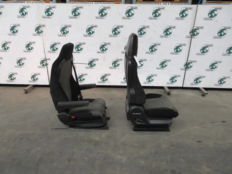 DAF 81.62307-6681 // 81.62307-6628 STOELEN SET MAN 18.500 MODEL 2020 - Sjedalo za Kamion: slika DAF 81.62307-6681 // 81.62307-6628 STOELEN SET MAN 18.500 MODEL 2020 - Sjedalo za Kamion DAF 81.62307-6681 // 81.62307-6628 STOELEN SET MAN 18.500 MODEL 2020 - Sjedalo za Kamion: slika DAF 81.62307-6681 // 81.62307-6628 STOELEN SET MAN 18.500 MODEL 2020 - Sjedalo za Kamion