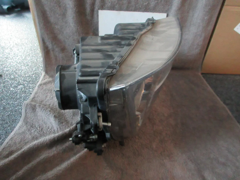 Mercedes-Benz A 960 820 03 39 KOPLAMP MERCEDES BENZ 1845 EURO 6 RECHT nieuw & gebruik - Prednja svjetla za Kamion: slika Mercedes-Benz A 960 820 03 39 KOPLAMP MERCEDES BENZ 1845 EURO 6 RECHT nieuw & gebruik - Prednja svjetla za Kamion Mercedes-Benz A 960 820 03 39 KOPLAMP MERCEDES BENZ 1845 EURO 6 RECHT nieuw & gebruik - Prednja svjetla za Kamion: slika Mercedes-Benz A 960 820 03 39 KOPLAMP MERCEDES BENZ 1845 EURO 6 RECHT nieuw & gebruik - Prednja svjetla za Kamion