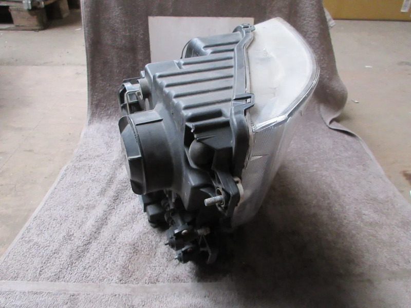Mercedes-Benz A 960 820 07 39 KOPLAMP XENOS MERCEDES BENZ 1845 MP4 RECHTS EURO 6 - Prednja svjetla za Kamion: slika Mercedes-Benz A 960 820 07 39 KOPLAMP XENOS MERCEDES BENZ 1845 MP4 RECHTS EURO 6 - Prednja svjetla za Kamion Mercedes-Benz A 960 820 07 39 KOPLAMP XENOS MERCEDES BENZ 1845 MP4 RECHTS EURO 6 - Prednja svjetla za Kamion: slika Mercedes-Benz A 960 820 07 39 KOPLAMP XENOS MERCEDES BENZ 1845 MP4 RECHTS EURO 6 - Prednja svjetla za Kamion