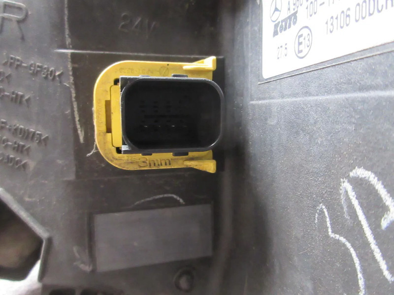 Mercedes-Benz A 960 820 07 39 KOPLAMP XENOS MERCEDES BENZ 1845 MP4 RECHTS EURO 6 - Prednja svjetla za Kamion: slika Mercedes-Benz A 960 820 07 39 KOPLAMP XENOS MERCEDES BENZ 1845 MP4 RECHTS EURO 6 - Prednja svjetla za Kamion Mercedes-Benz A 960 820 07 39 KOPLAMP XENOS MERCEDES BENZ 1845 MP4 RECHTS EURO 6 - Prednja svjetla za Kamion: slika Mercedes-Benz A 960 820 07 39 KOPLAMP XENOS MERCEDES BENZ 1845 MP4 RECHTS EURO 6 - Prednja svjetla za Kamion