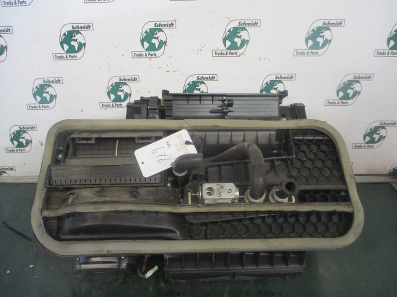 Mercedes-Benz A 960 830 22 60 KACHEL HUIS MP 4 EURO 6 - Grijanje/ Ventilacija za Kamion: slika Mercedes-Benz A 960 830 22 60 KACHEL HUIS MP 4 EURO 6 - Grijanje/ Ventilacija za Kamion Mercedes-Benz A 960 830 22 60 KACHEL HUIS MP 4 EURO 6 - Grijanje/ Ventilacija za Kamion: slika Mercedes-Benz A 960 830 22 60 KACHEL HUIS MP 4 EURO 6 - Grijanje/ Ventilacija za Kamion