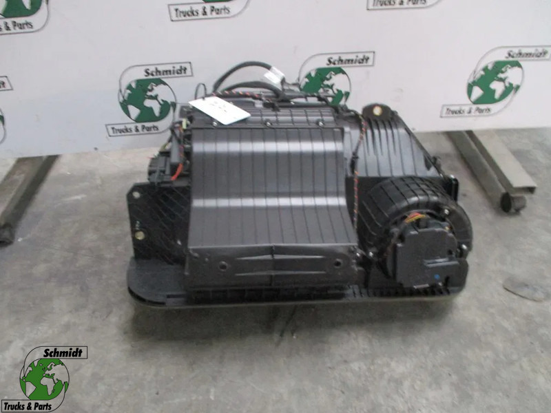 Mercedes-Benz A 960 830 22 60 KACHEL HUIS MP 4 EURO 6 - Grijanje/ Ventilacija za Kamion: slika Mercedes-Benz A 960 830 22 60 KACHEL HUIS MP 4 EURO 6 - Grijanje/ Ventilacija za Kamion Mercedes-Benz A 960 830 22 60 KACHEL HUIS MP 4 EURO 6 - Grijanje/ Ventilacija za Kamion: slika Mercedes-Benz A 960 830 22 60 KACHEL HUIS MP 4 EURO 6 - Grijanje/ Ventilacija za Kamion