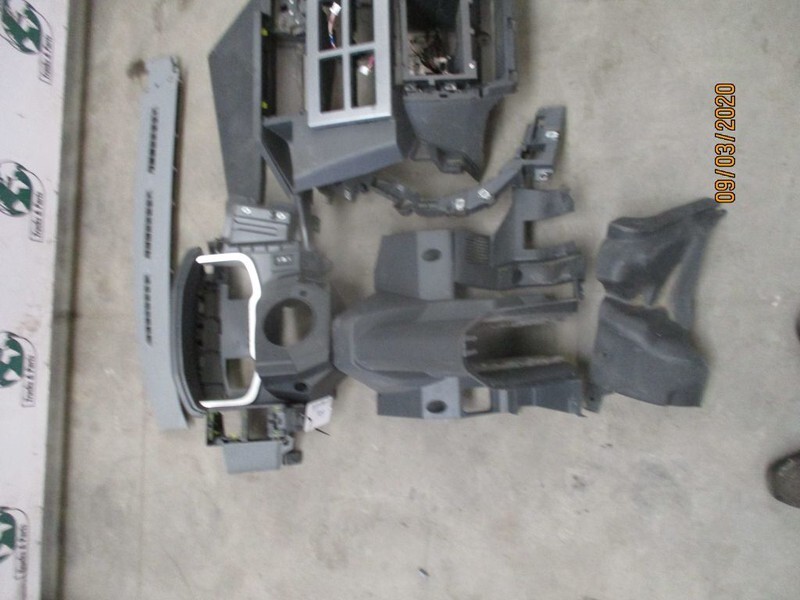 Renault T 460 DASBOARD DELEN - Ploča s instrumentima za Kamion: slika Renault T 460 DASBOARD DELEN - Ploča s instrumentima za Kamion Renault T 460 DASBOARD DELEN - Ploča s instrumentima za Kamion: slika Renault T 460 DASBOARD DELEN - Ploča s instrumentima za Kamion