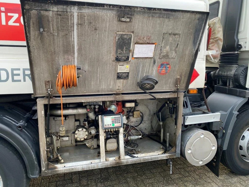 Kamion cisterna DAF 65CF-240 / FULL STEEL / POMP / 3 COMPARTIMENTS / 8350 LITER / ONLY:25969 KM / EURO-2 / MANUAL / GOOD CONDITION: slika Kamion cisterna DAF 65CF-240 / FULL STEEL / POMP / 3 COMPARTIMENTS / 8350 LITER / ONLY:25969 KM / EURO-2 / MANUAL / GOOD CONDITION