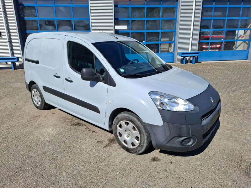 Peugeot Partner 1.6 HDI / TUV:12-01-2026 / AIRCO / CLOSED BOX / MANUAL / EURO-5 b / 2015 - Mali kombi: slika Peugeot Partner 1.6 HDI / TUV:12-01-2026 / AIRCO / CLOSED BOX / MANUAL / EURO-5 b / 2015 - Mali kombi Peugeot Partner 1.6 HDI / TUV:12-01-2026 / AIRCO / CLOSED BOX / MANUAL / EURO-5 b / 2015 - Mali kombi: slika Peugeot Partner 1.6 HDI / TUV:12-01-2026 / AIRCO / CLOSED BOX / MANUAL / EURO-5 b / 2015 - Mali kombi