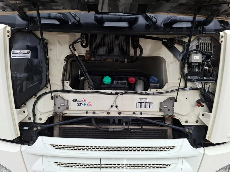 Tegljač DAF XF106-460 / DEB / TUV:20-01-2026 / 753438 KM / FRIDGE / ACC / LWDS / GEN2 V2 TACHO / ALCOA / AUTOMATIC / EURO-6 / 2017: slika Tegljač DAF XF106-460 / DEB / TUV:20-01-2026 / 753438 KM / FRIDGE / ACC / LWDS / GEN2 V2 TACHO / ALCOA / AUTOMATIC / EURO-6 / 2017
