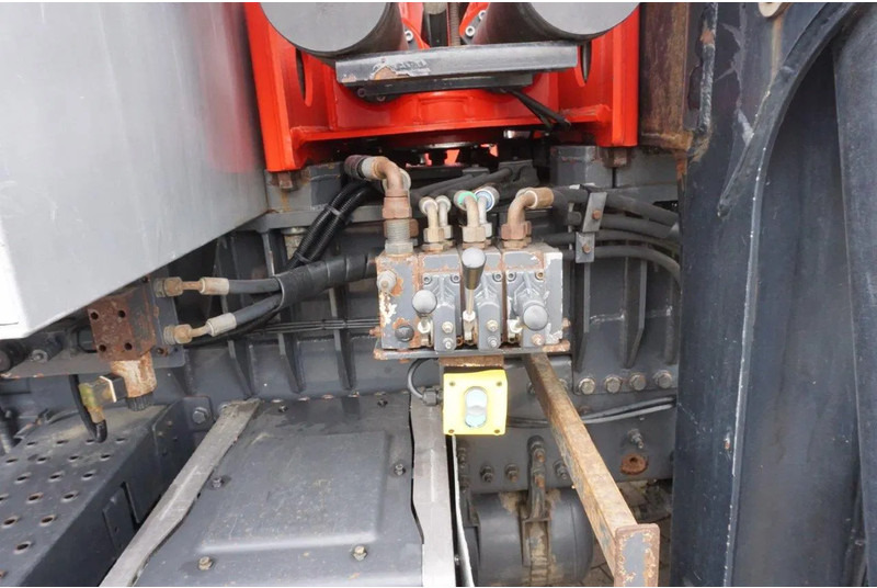 Kamion šumar, Kamion s kranom Volvo FH16-750 / ENGINE RUNNING / 6x4 / RETARDER / BIG AXLE / VEB+ / PALFINGER FD250 / EURO-6 / 2016: slika Kamion šumar, Kamion s kranom Volvo FH16-750 / ENGINE RUNNING / 6x4 / RETARDER / BIG AXLE / VEB+ / PALFINGER FD250 / EURO-6 / 2016