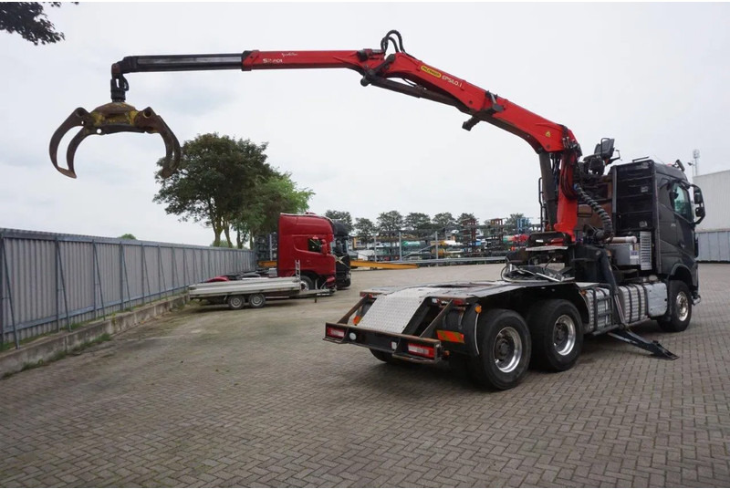 Kamion šumar, Kamion s kranom Volvo FH16-750 / ENGINE RUNNING / 6x4 / RETARDER / BIG AXLE / VEB+ / PALFINGER FD250 / EURO-6 / 2016: slika Kamion šumar, Kamion s kranom Volvo FH16-750 / ENGINE RUNNING / 6x4 / RETARDER / BIG AXLE / VEB+ / PALFINGER FD250 / EURO-6 / 2016