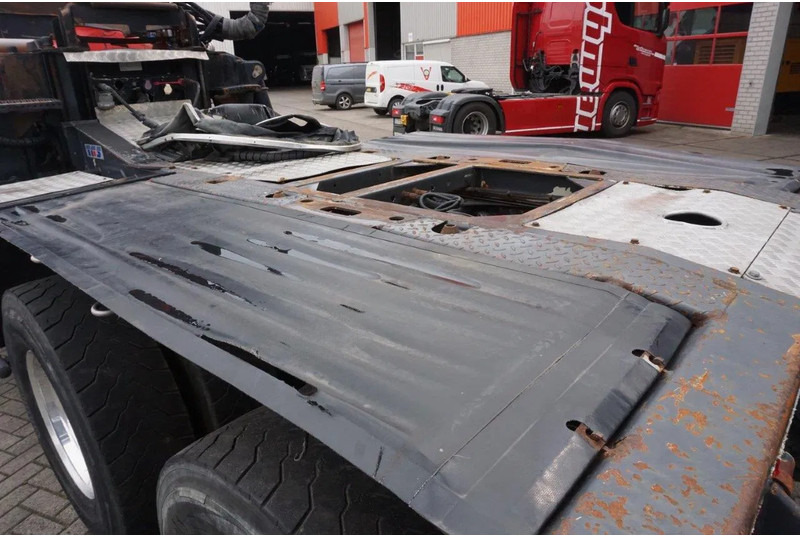 Kamion šumar, Kamion s kranom Volvo FH16-750 / ENGINE RUNNING / 6x4 / RETARDER / BIG AXLE / VEB+ / PALFINGER FD250 / EURO-6 / 2016: slika Kamion šumar, Kamion s kranom Volvo FH16-750 / ENGINE RUNNING / 6x4 / RETARDER / BIG AXLE / VEB+ / PALFINGER FD250 / EURO-6 / 2016