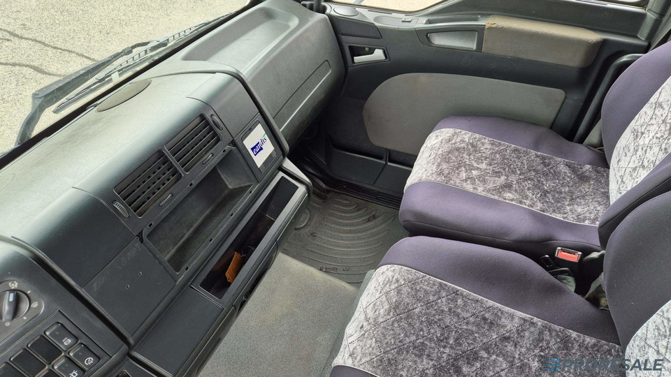 Kamion s kukastom dizalicom MAN TGL 12.180 4x2 BB EURO 3 - Hákový nosič kontejnerů: slika Kamion s kukastom dizalicom MAN TGL 12.180 4x2 BB EURO 3 - Hákový nosič kontejnerů