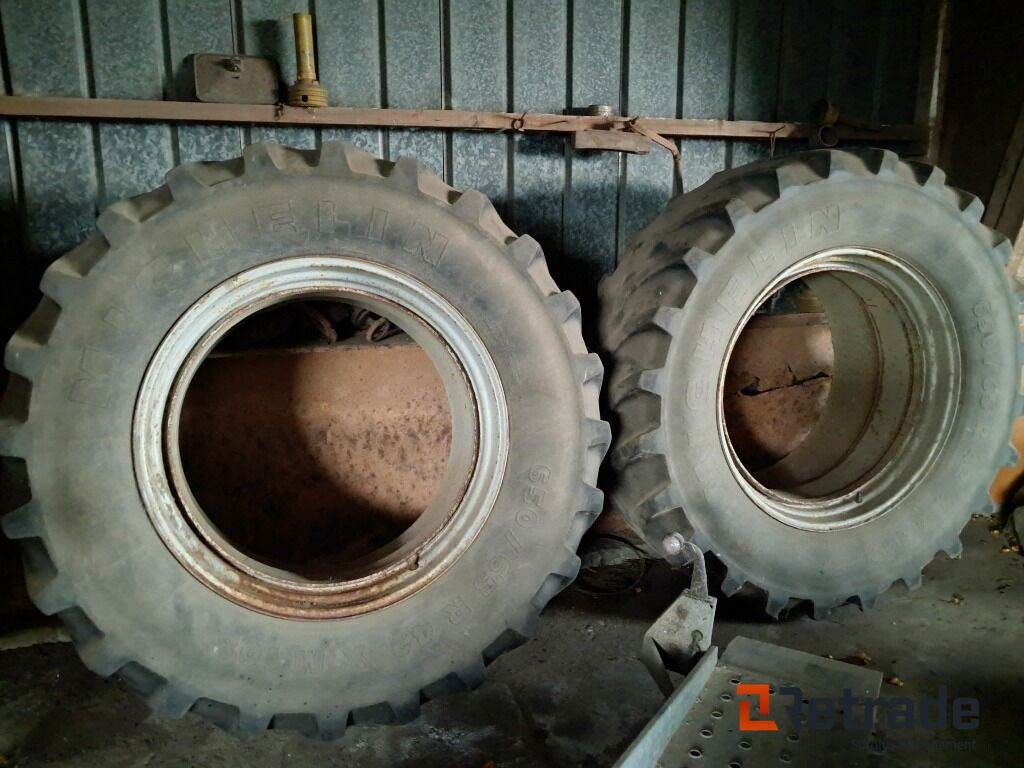 2 tvillingehjul fra Michelin 650/65 R42 M 108 - Građevinska oprema: slika 2 tvillingehjul fra Michelin 650/65 R42 M 108 - Građevinska oprema 2 tvillingehjul fra Michelin 650/65 R42 M 108 - Građevinska oprema: slika 2 tvillingehjul fra Michelin 650/65 R42 M 108 - Građevinska oprema
