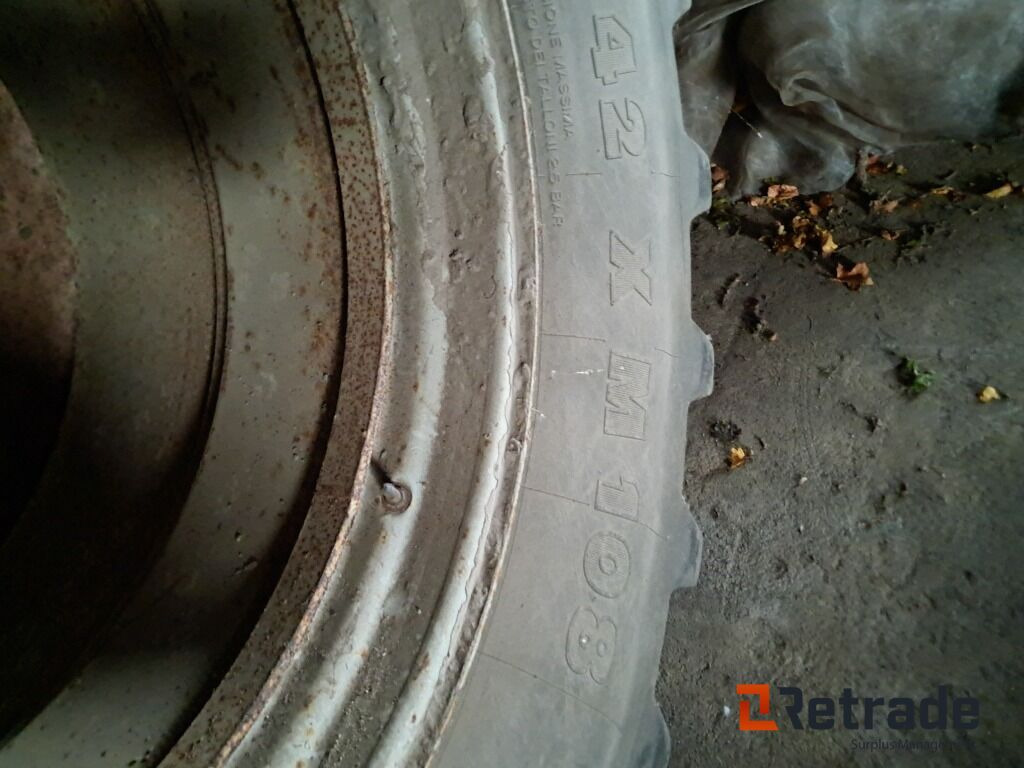 2 tvillingehjul fra Michelin 650/65 R42 M 108 - Građevinska oprema: slika 2 tvillingehjul fra Michelin 650/65 R42 M 108 - Građevinska oprema 2 tvillingehjul fra Michelin 650/65 R42 M 108 - Građevinska oprema: slika 2 tvillingehjul fra Michelin 650/65 R42 M 108 - Građevinska oprema