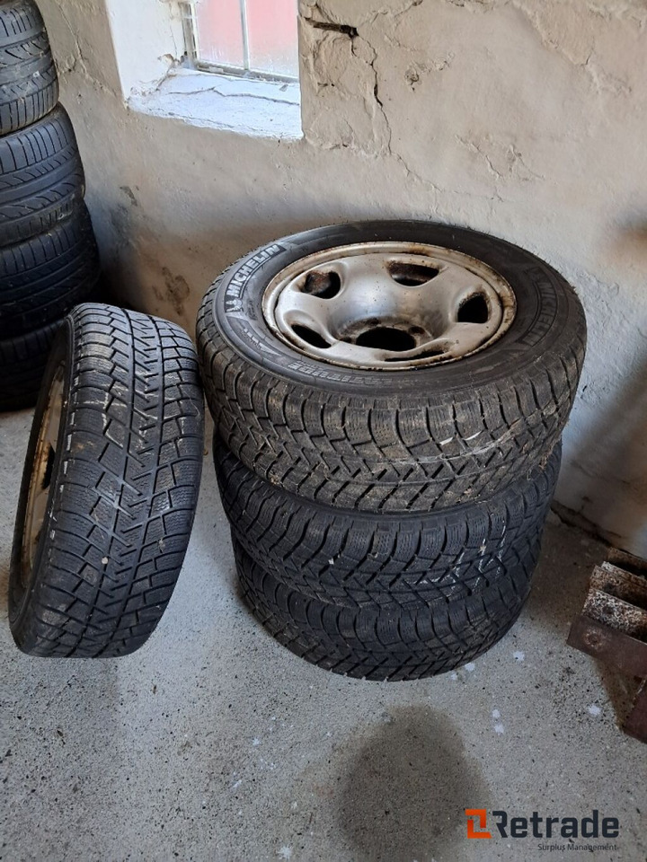 4 stk stålfælge med Michelin vinterdæk 16" 235/60 R 16 - Građevinska oprema: slika 4 stk stålfælge med Michelin vinterdæk 16" 235/60 R 16 - Građevinska oprema 4 stk stålfælge med Michelin vinterdæk 16" 235/60 R 16 - Građevinska oprema: slika 4 stk stålfælge med Michelin vinterdæk 16" 235/60 R 16 - Građevinska oprema