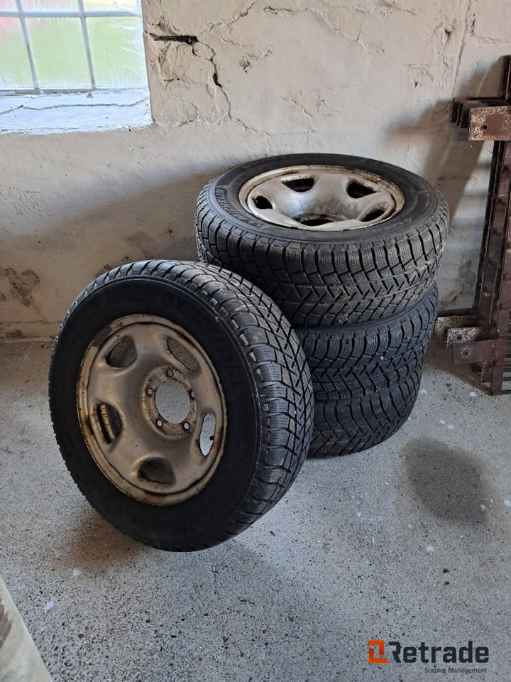 4 stk stålfælge med Michelin vinterdæk 16" 235/60 R 16 - Građevinska oprema: slika 4 stk stålfælge med Michelin vinterdæk 16" 235/60 R 16 - Građevinska oprema 4 stk stålfælge med Michelin vinterdæk 16" 235/60 R 16 - Građevinska oprema: slika 4 stk stålfælge med Michelin vinterdæk 16" 235/60 R 16 - Građevinska oprema