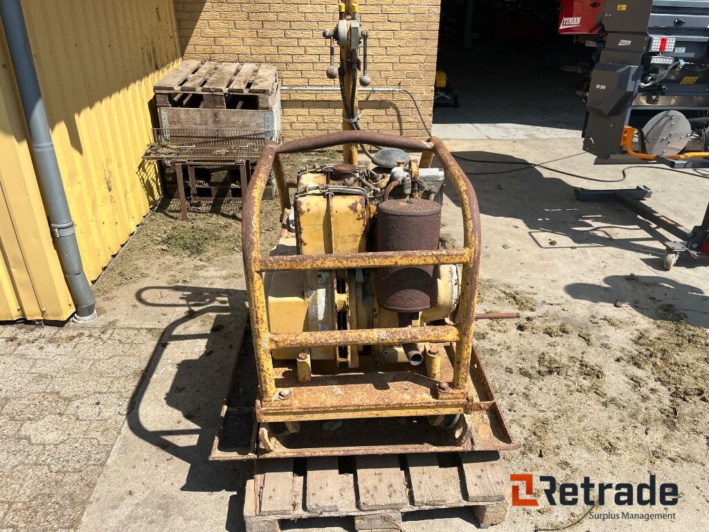 AMMANN DUOMAT pladestamper - Građevinska oprema: slika AMMANN DUOMAT pladestamper - Građevinska oprema AMMANN DUOMAT pladestamper - Građevinska oprema: slika AMMANN DUOMAT pladestamper - Građevinska oprema