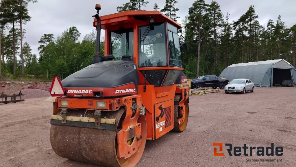 Asfaltsvält DYNAPAC CG233HF - Cestovni valjak: slika Asfaltsvält DYNAPAC CG233HF - Cestovni valjak Asfaltsvält DYNAPAC CG233HF - Cestovni valjak: slika Asfaltsvält DYNAPAC CG233HF - Cestovni valjak