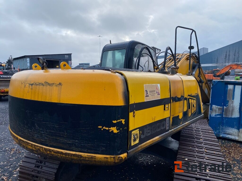 Bandgrävmaskin JCB JS200 - Građevinski strojevi: slika Bandgrävmaskin JCB JS200 - Građevinski strojevi Bandgrävmaskin JCB JS200 - Građevinski strojevi: slika Bandgrävmaskin JCB JS200 - Građevinski strojevi