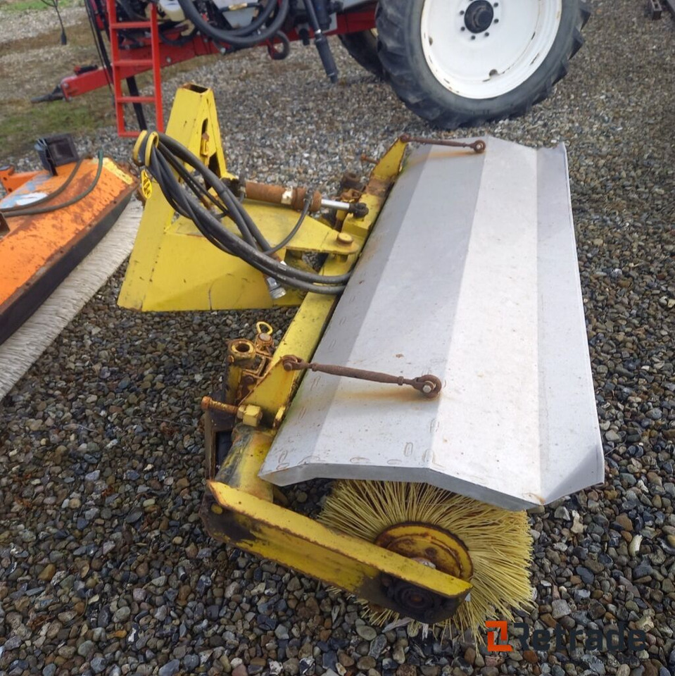 Hydraulisk Fejekost m. A ramme - Građevinski strojevi: slika Hydraulisk Fejekost m. A ramme - Građevinski strojevi Hydraulisk Fejekost m. A ramme - Građevinski strojevi: slika Hydraulisk Fejekost m. A ramme - Građevinski strojevi