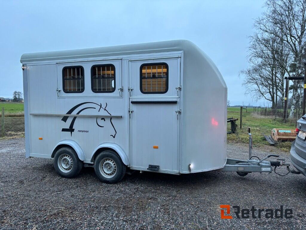 Hästtransport 3 hästars med Fronturlastning , combi ramp, stor sadelkammare - Prikolica za konje: slika Hästtransport 3 hästars med Fronturlastning , combi ramp, stor sadelkammare - Prikolica za konje Hästtransport 3 hästars med Fronturlastning , combi ramp, stor sadelkammare - Prikolica za konje: slika Hästtransport 3 hästars med Fronturlastning , combi ramp, stor sadelkammare - Prikolica za konje