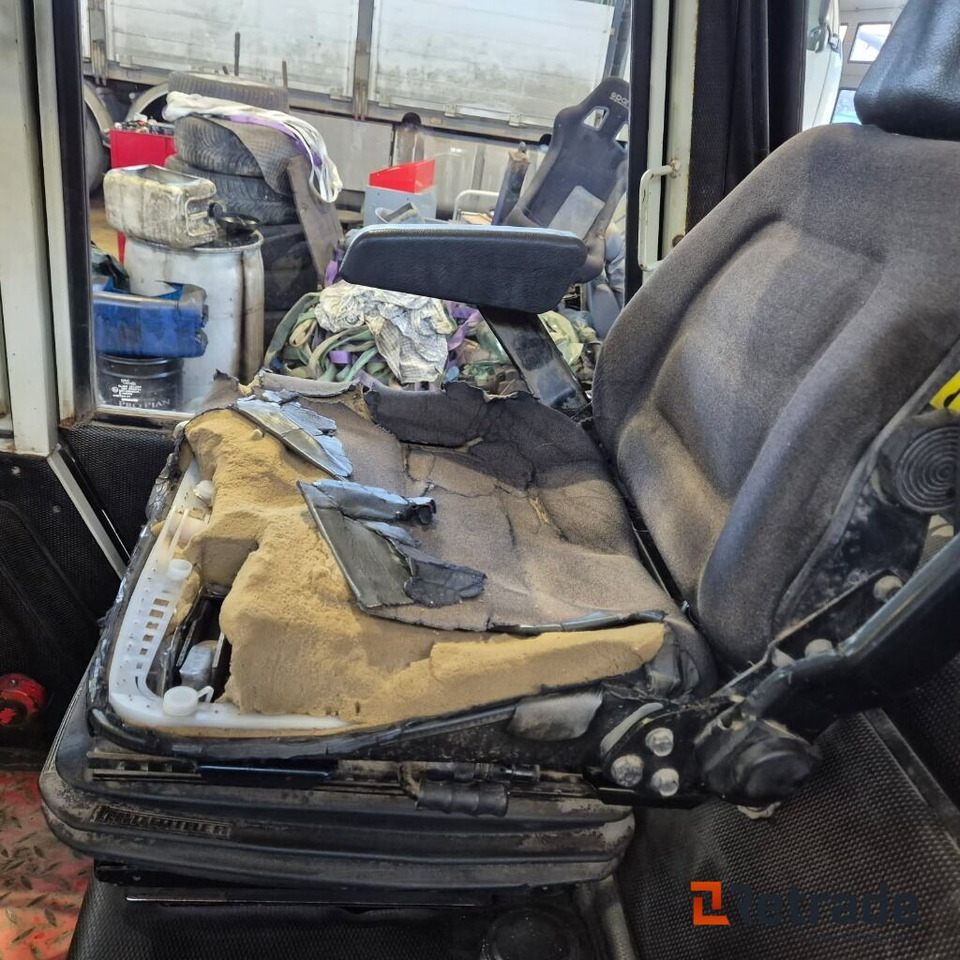 Industrijska oprema Gaffeltruck MANITOU MC 30: slika Industrijska oprema Gaffeltruck MANITOU MC 30