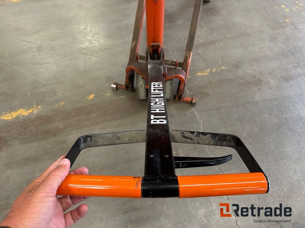 Jekke tralle fra BT HL 1000 - Paletni viličar: slika Jekke tralle fra BT HL 1000 - Paletni viličar Jekke tralle fra BT HL 1000 - Paletni viličar: slika Jekke tralle fra BT HL 1000 - Paletni viličar