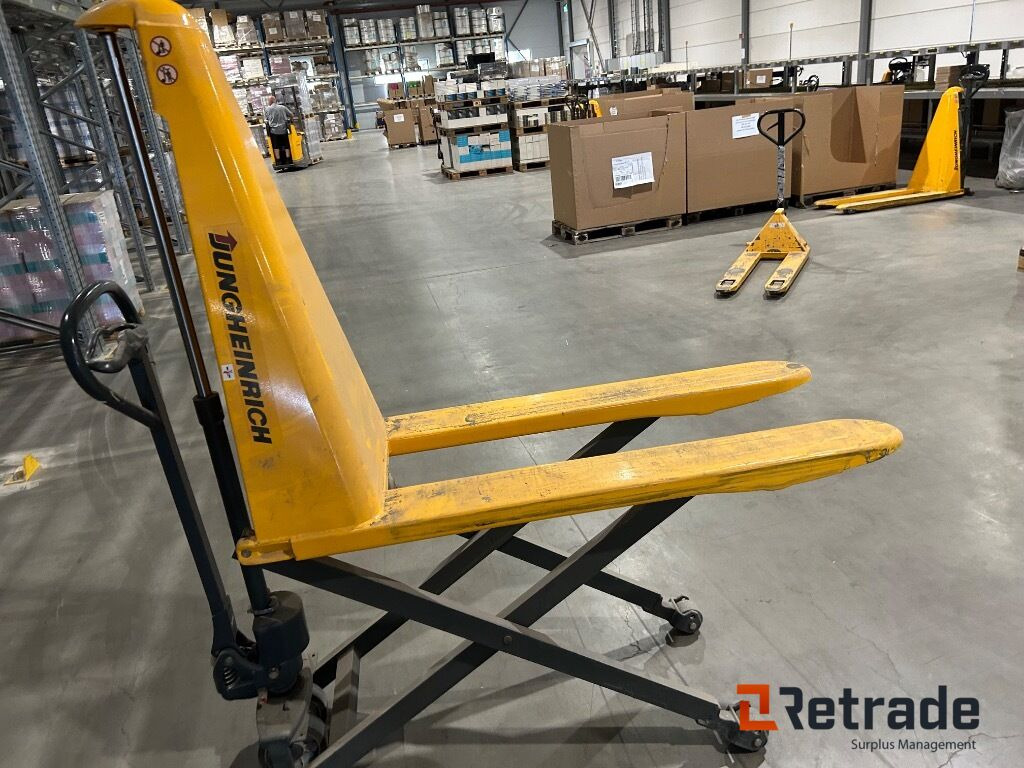 Jekke tralle fra Jungheinrich AX 10 - Paletni viličar: slika Jekke tralle fra Jungheinrich AX 10 - Paletni viličar Jekke tralle fra Jungheinrich AX 10 - Paletni viličar: slika Jekke tralle fra Jungheinrich AX 10 - Paletni viličar