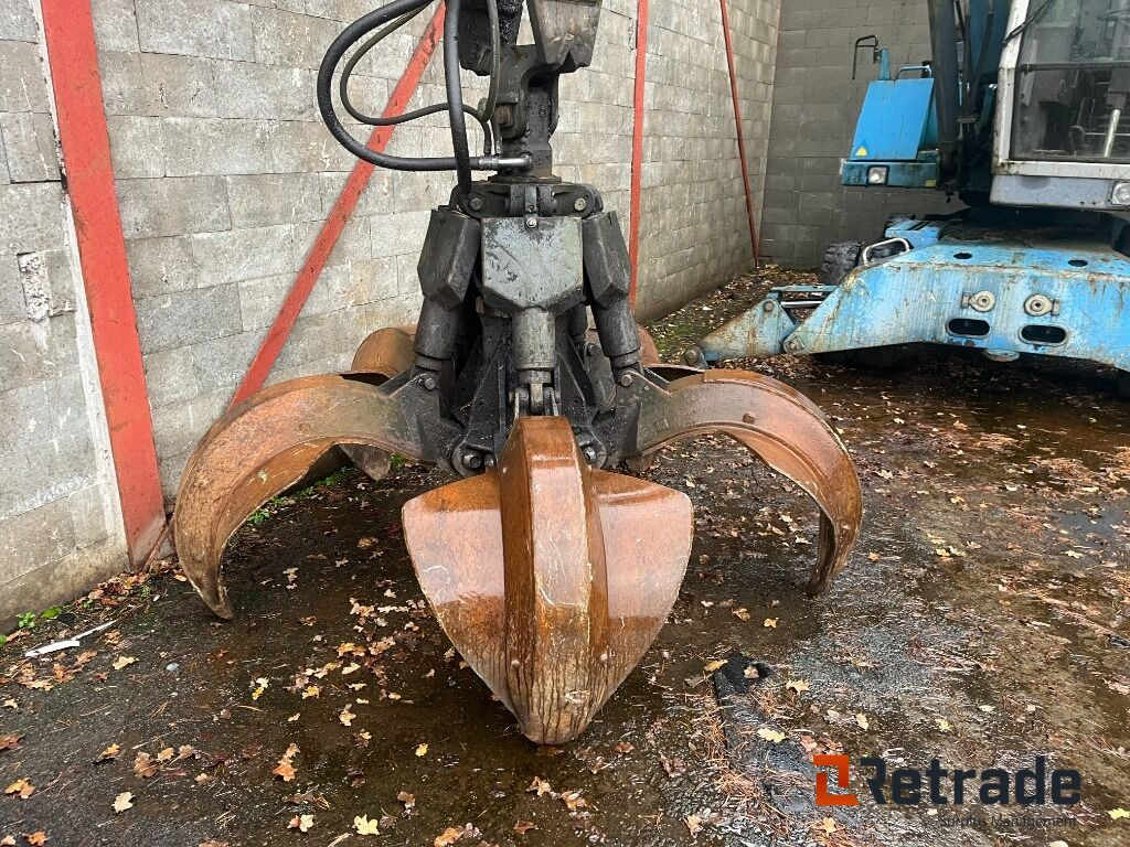 Knusnings- og sorteringsudstyr FUCHS MHL 320 - Skrot sorteringskran - Stroj za rukovanje otpadom: slika Knusnings- og sorteringsudstyr FUCHS MHL 320 - Skrot sorteringskran - Stroj za rukovanje otpadom Knusnings- og sorteringsudstyr FUCHS MHL 320 - Skrot sorteringskran - Stroj za rukovanje otpadom: slika Knusnings- og sorteringsudstyr FUCHS MHL 320 - Skrot sorteringskran - Stroj za rukovanje otpadom