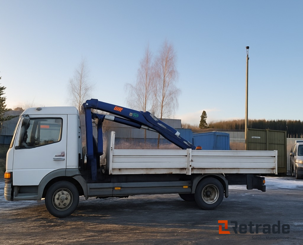 Mercedes-Benz Atego 818L med 6 meter plan og kran - Kamion s otvorenim sandukom, Kamion s kranom: slika Mercedes-Benz Atego 818L med 6 meter plan og kran - Kamion s otvorenim sandukom, Kamion s kranom Mercedes-Benz Atego 818L med 6 meter plan og kran - Kamion s otvorenim sandukom, Kamion s kranom: slika Mercedes-Benz Atego 818L med 6 meter plan og kran - Kamion s otvorenim sandukom, Kamion s kranom