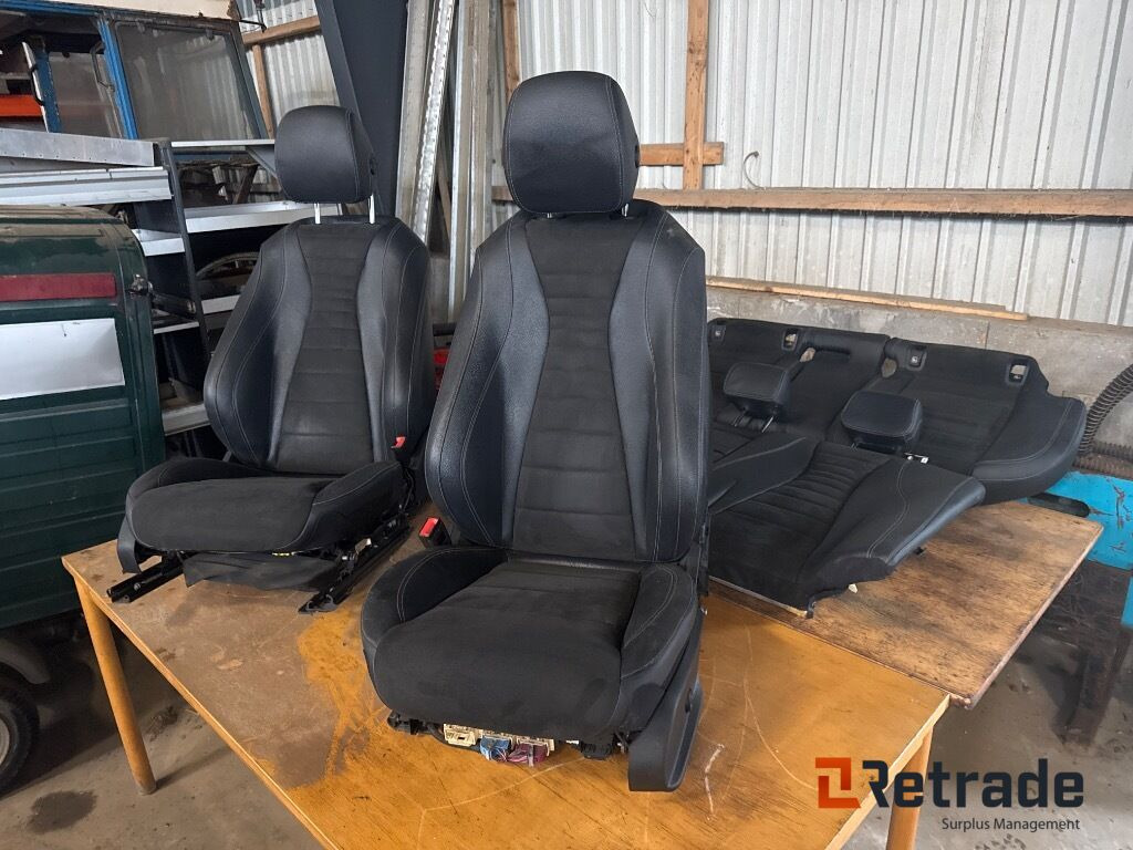 Mercedes Benz Dellæder - Automobil: slika Mercedes Benz Dellæder - Automobil Mercedes Benz Dellæder - Automobil: slika Mercedes Benz Dellæder - Automobil