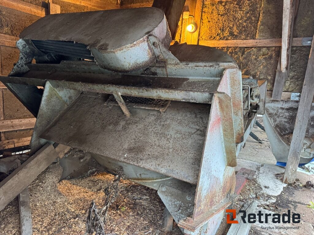 Flistugg Bruks Mekaniska 1200 M med tillbehör - Poljoprivredni strojevi: slika Flistugg Bruks Mekaniska 1200 M med tillbehör - Poljoprivredni strojevi Flistugg Bruks Mekaniska 1200 M med tillbehör - Poljoprivredni strojevi: slika Flistugg Bruks Mekaniska 1200 M med tillbehör - Poljoprivredni strojevi