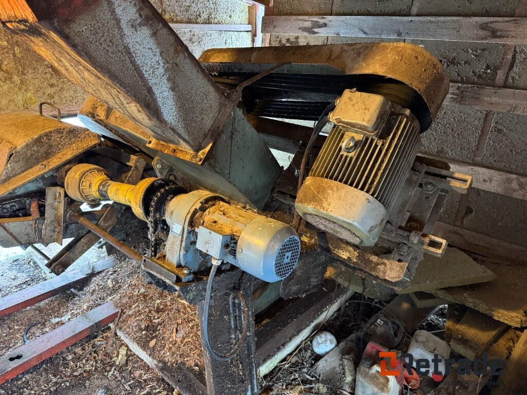 Flistugg Bruks Mekaniska 1200 M med tillbehör - Poljoprivredni strojevi: slika Flistugg Bruks Mekaniska 1200 M med tillbehör - Poljoprivredni strojevi Flistugg Bruks Mekaniska 1200 M med tillbehör - Poljoprivredni strojevi: slika Flistugg Bruks Mekaniska 1200 M med tillbehör - Poljoprivredni strojevi