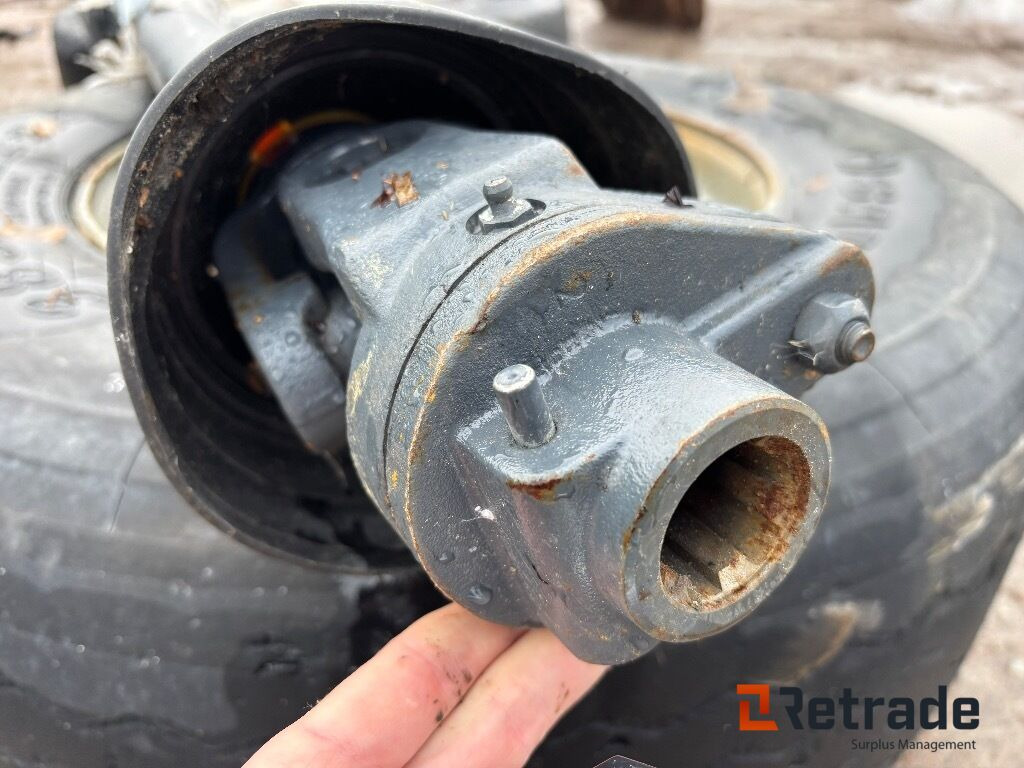 Kraftöverföringsaxel Benzi V07 H10 + 873 MM 1275 - Poljoprivredni strojevi: slika Kraftöverföringsaxel Benzi V07 H10 + 873 MM 1275 - Poljoprivredni strojevi Kraftöverföringsaxel Benzi V07 H10 + 873 MM 1275 - Poljoprivredni strojevi: slika Kraftöverföringsaxel Benzi V07 H10 + 873 MM 1275 - Poljoprivredni strojevi