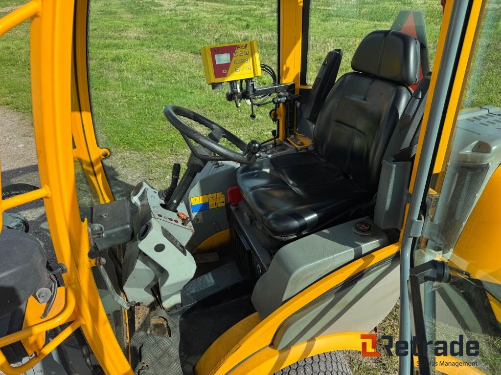 STIGA TITAN 740DCR - Poljoprivredni strojevi: slika STIGA TITAN 740DCR - Poljoprivredni strojevi STIGA TITAN 740DCR - Poljoprivredni strojevi: slika STIGA TITAN 740DCR - Poljoprivredni strojevi