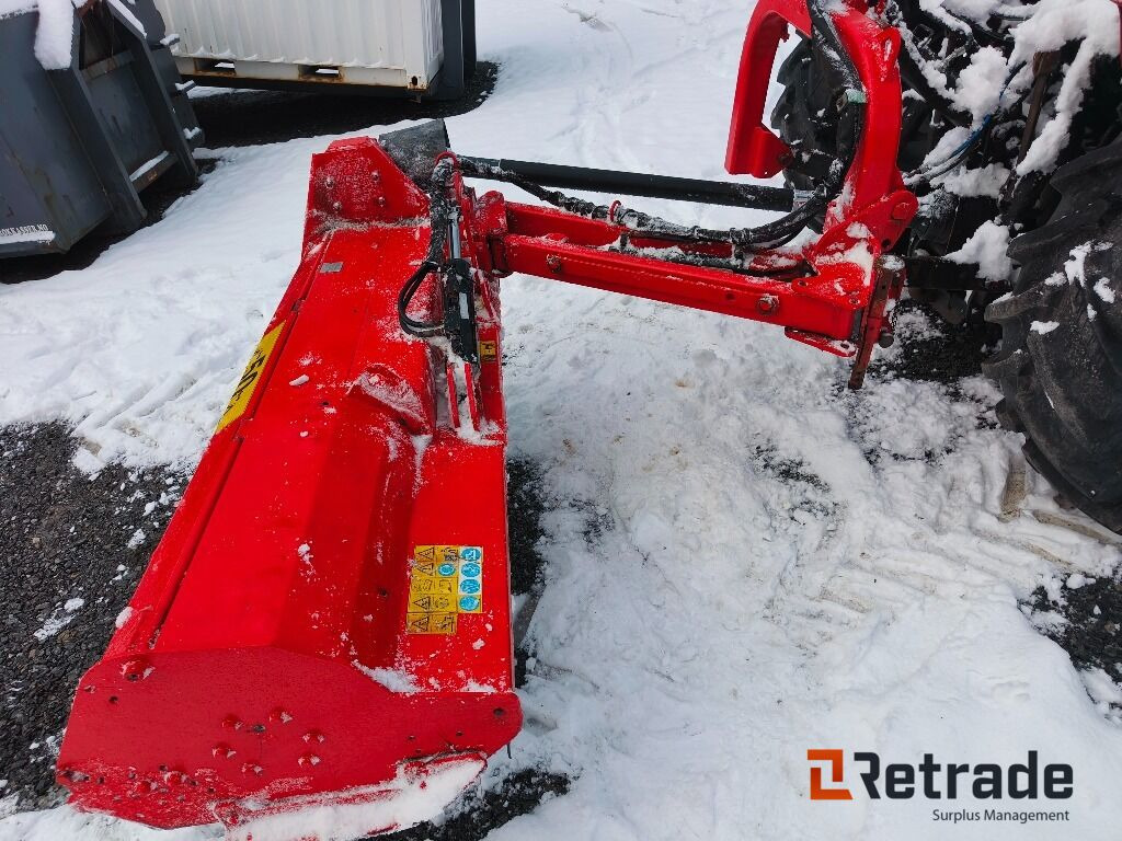 Sideforskyvbar beitepusser, Trincia Giraffa 185 - Poljoprivredni strojevi: slika Sideforskyvbar beitepusser, Trincia Giraffa 185 - Poljoprivredni strojevi Sideforskyvbar beitepusser, Trincia Giraffa 185 - Poljoprivredni strojevi: slika Sideforskyvbar beitepusser, Trincia Giraffa 185 - Poljoprivredni strojevi