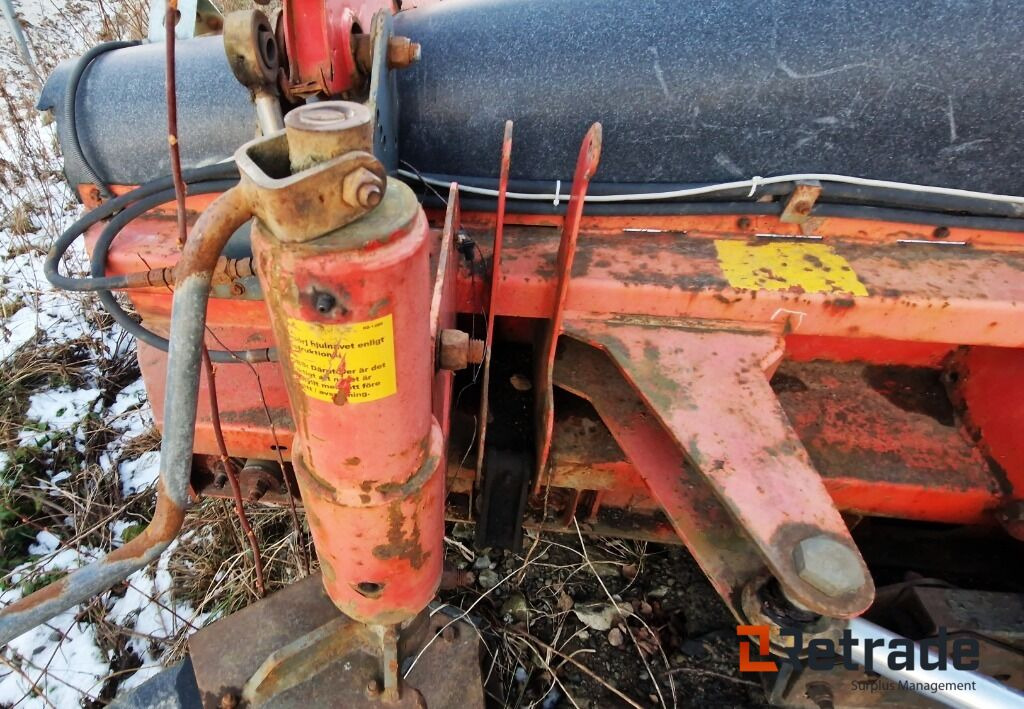 Snøryddingsutstyr Sand og saltspreder - Građevinska oprema: slika Snøryddingsutstyr Sand og saltspreder - Građevinska oprema Snøryddingsutstyr Sand og saltspreder - Građevinska oprema: slika Snøryddingsutstyr Sand og saltspreder - Građevinska oprema