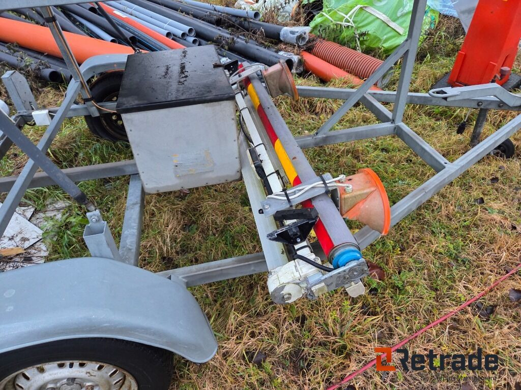 Građevinska oprema Vägskyddsutrustning Avstängningsvagn Med Varningsljus: slika Građevinska oprema Vägskyddsutrustning Avstängningsvagn Med Varningsljus