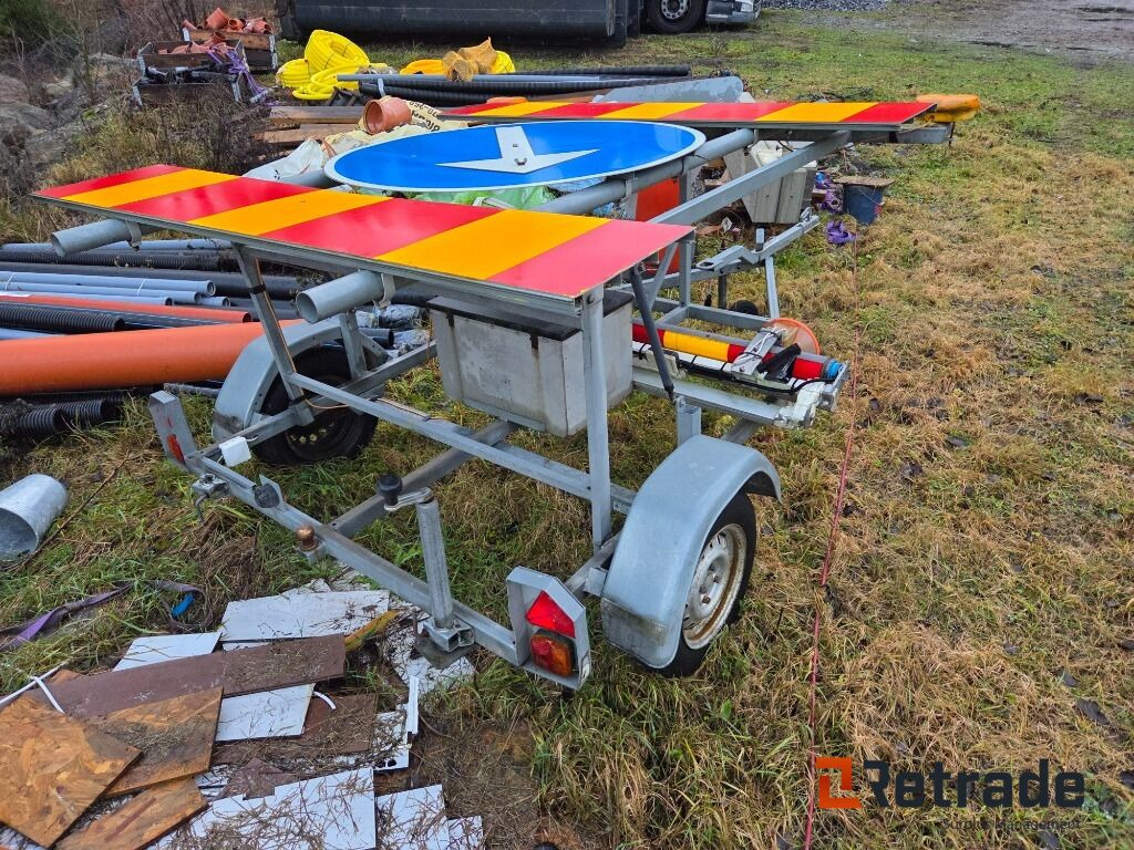 Vägskyddsutrustning Avstängningsvagn Med Varningsljus - Građevinska oprema: slika Vägskyddsutrustning Avstängningsvagn Med Varningsljus - Građevinska oprema Vägskyddsutrustning Avstängningsvagn Med Varningsljus - Građevinska oprema: slika Vägskyddsutrustning Avstängningsvagn Med Varningsljus - Građevinska oprema