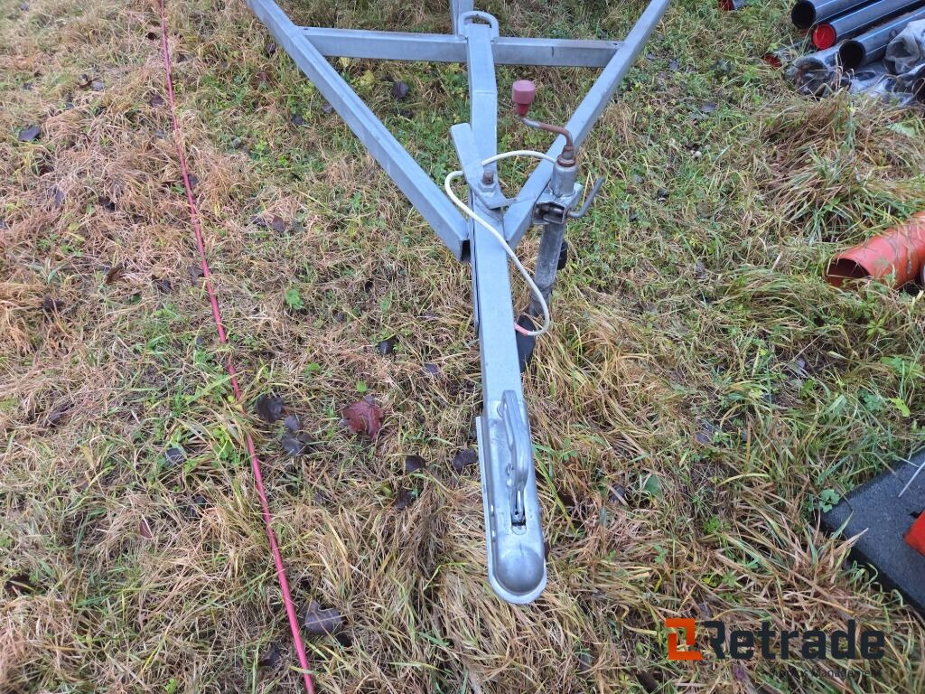 Vägskyddsutrustning Avstängningsvagn Med Varningsljus - Građevinska oprema: slika Vägskyddsutrustning Avstängningsvagn Med Varningsljus - Građevinska oprema Vägskyddsutrustning Avstängningsvagn Med Varningsljus - Građevinska oprema: slika Vägskyddsutrustning Avstängningsvagn Med Varningsljus - Građevinska oprema