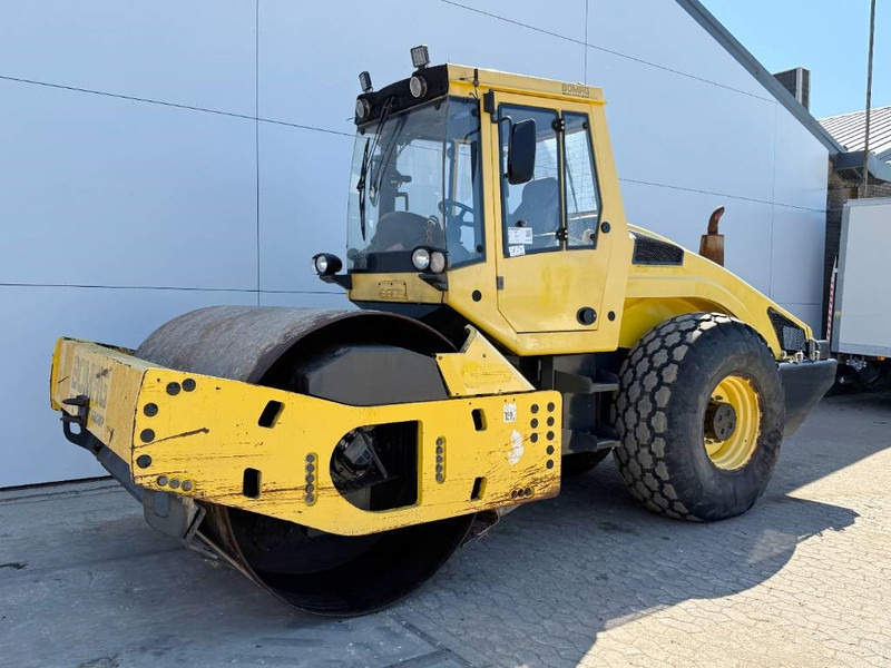 Bomag BW213DH-4 - EVIB/BVC / German Machine / Airco - Valjak: slika Bomag BW213DH-4 - EVIB/BVC / German Machine / Airco - Valjak Bomag BW213DH-4 - EVIB/BVC / German Machine / Airco - Valjak: slika Bomag BW213DH-4 - EVIB/BVC / German Machine / Airco - Valjak