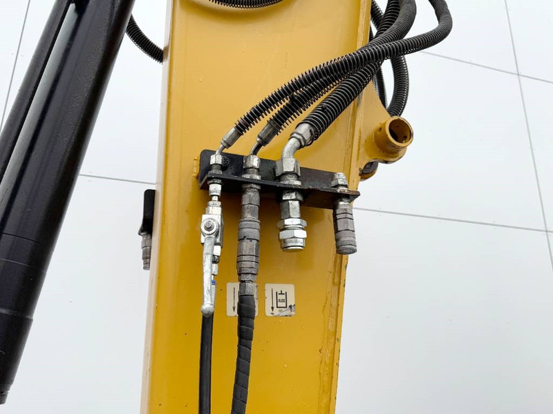 Mini bager Cat 308CR 07A - Joystick Ride / Tilting Bucket: slika Mini bager Cat 308CR 07A - Joystick Ride / Tilting Bucket Mini bager Cat 308CR 07A - Joystick Ride / Tilting Bucket: slika Mini bager Cat 308CR 07A - Joystick Ride / Tilting Bucket