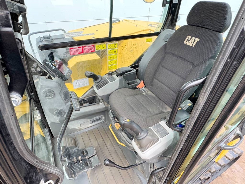 Mini bager Cat 308CR 07A - Joystick Ride / Tilting Bucket: slika Mini bager Cat 308CR 07A - Joystick Ride / Tilting Bucket Mini bager Cat 308CR 07A - Joystick Ride / Tilting Bucket: slika Mini bager Cat 308CR 07A - Joystick Ride / Tilting Bucket