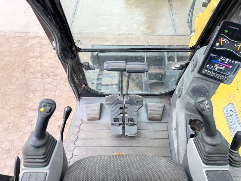 Mini bager Cat 308CR 07A - Joystick Ride / Tilting Bucket: slika Mini bager Cat 308CR 07A - Joystick Ride / Tilting Bucket Mini bager Cat 308CR 07A - Joystick Ride / Tilting Bucket: slika Mini bager Cat 308CR 07A - Joystick Ride / Tilting Bucket