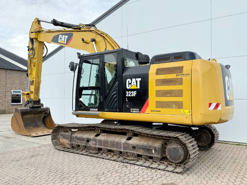 Cat 323FL - German Machine / Rear + Side Camera - Bager gusjeničar: slika Cat 323FL - German Machine / Rear + Side Camera - Bager gusjeničar Cat 323FL - German Machine / Rear + Side Camera - Bager gusjeničar: slika Cat 323FL - German Machine / Rear + Side Camera - Bager gusjeničar